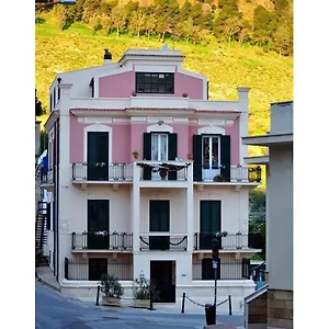 villa-liberty.sicilyhotelsitaly.net/