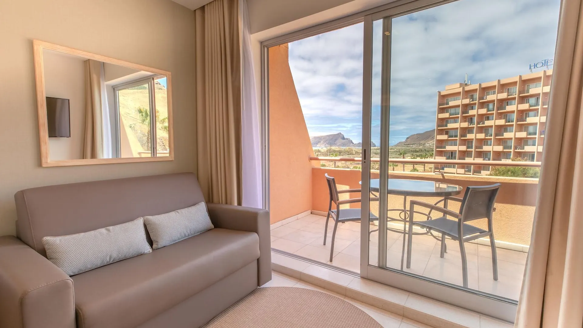 Vila Baleira Porto Santo 4*,